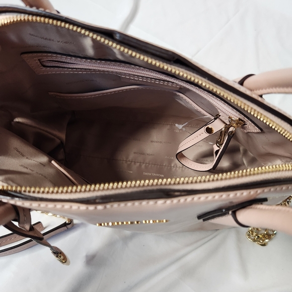 Michael Kors Patent Leather Mercer Handbag Pink - Picture 10 of 16